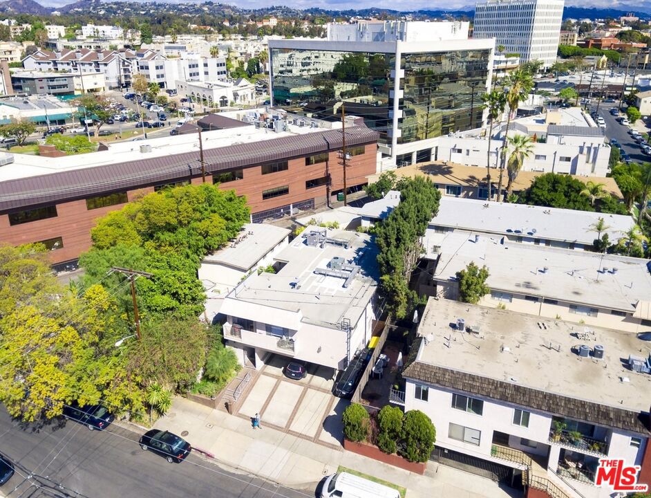 864 Granville Avenue