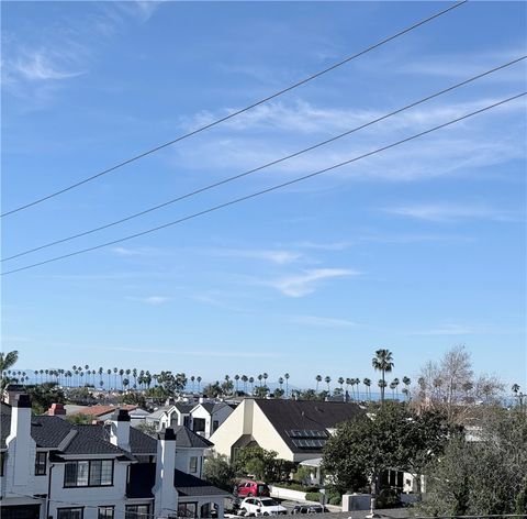 Photo of 709 1/2 Larkspur Ave #1, Corona Del Mar, CA 92625 (MLS # PW25224199)