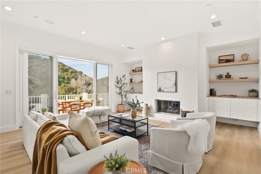 238 Lake Sherwood Drive