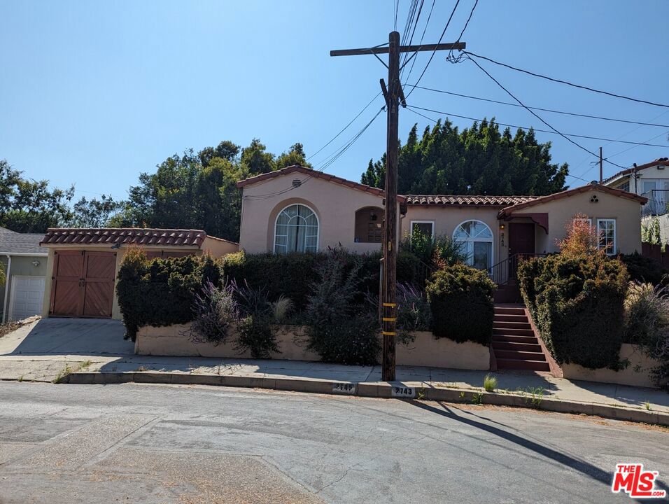 2743 Locksley Place