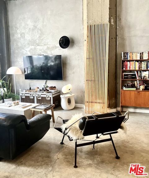 Photo of 711 S Olive Street #307, Los Angeles, CA 90014 (MLS # 26654389)