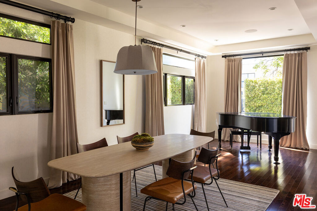 414 N La Jolla Avenue