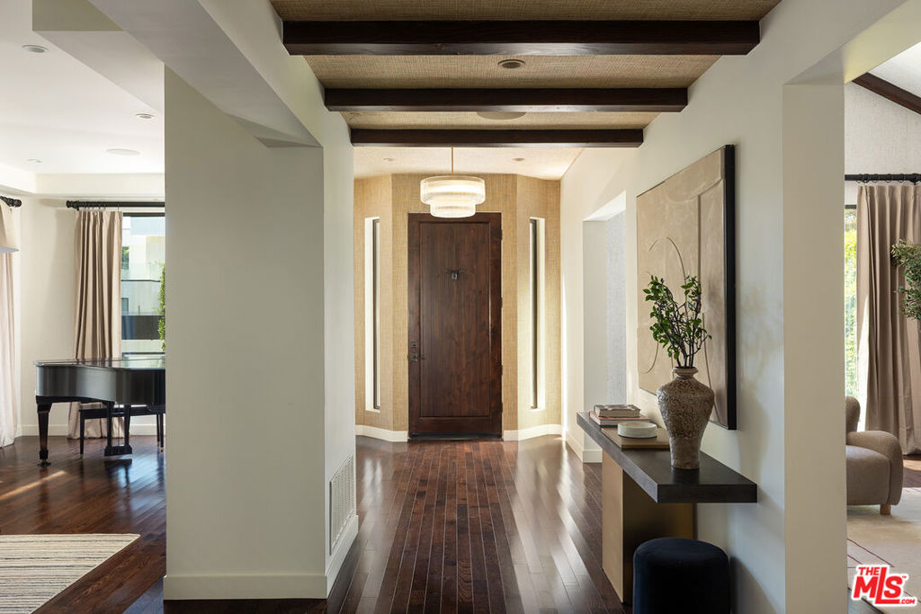 414 N La Jolla Avenue