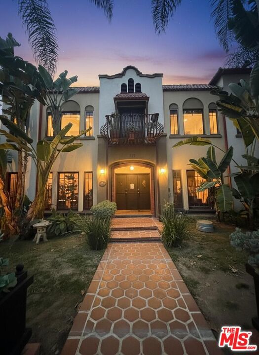 137 N Kenmore Avenue