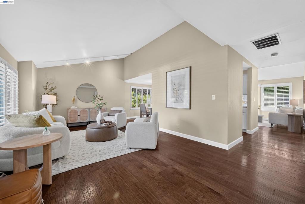 7776 Knollbrook Dr