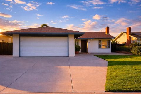 Photo of 1573 Redfield Court, San Jose, CA 95121 (MLS # ML82040745)