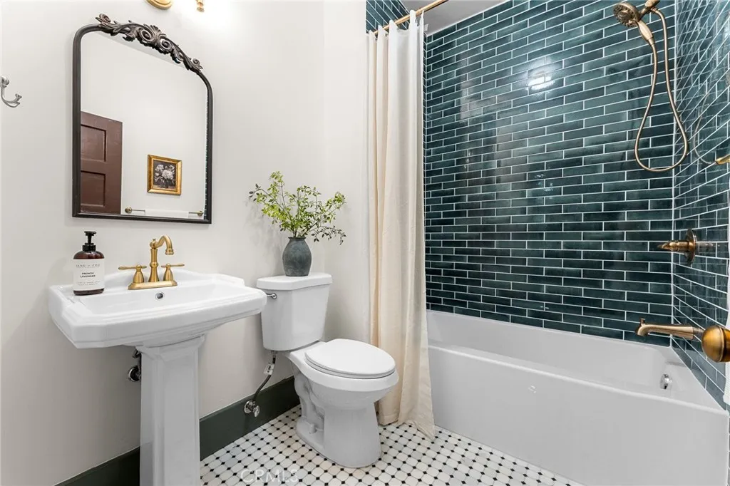 Redlands, California 92373, United States, 3 Bedrooms Bedrooms, ,2 BathroomsBathrooms,Residential,Active,250003