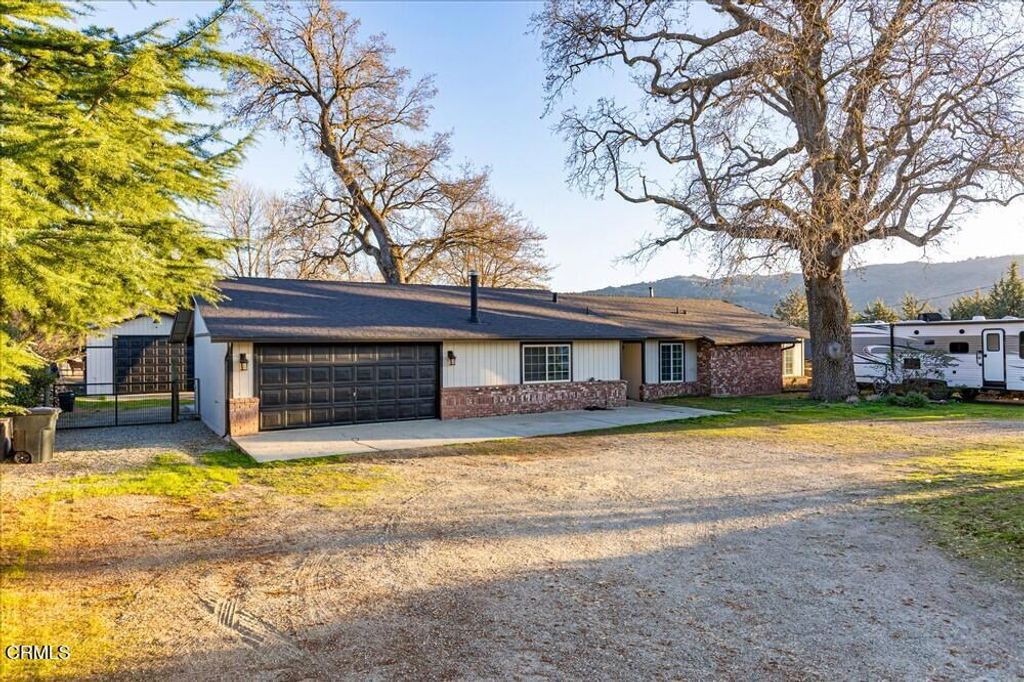Photo of 28050 Black Gold Way, Tehachapi, CA 93561 (MLS # V1-35186)