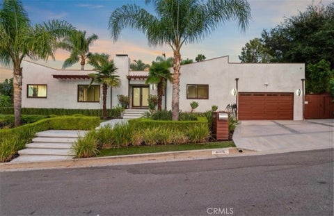 Photo of 4060 Harclare Lane, Encino, CA 91436 (MLS # SR26182734)