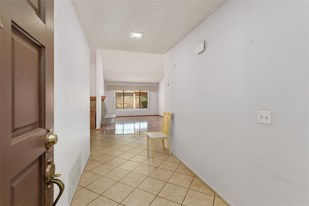 1389 Pepper Tree