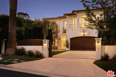MLS: 26998939