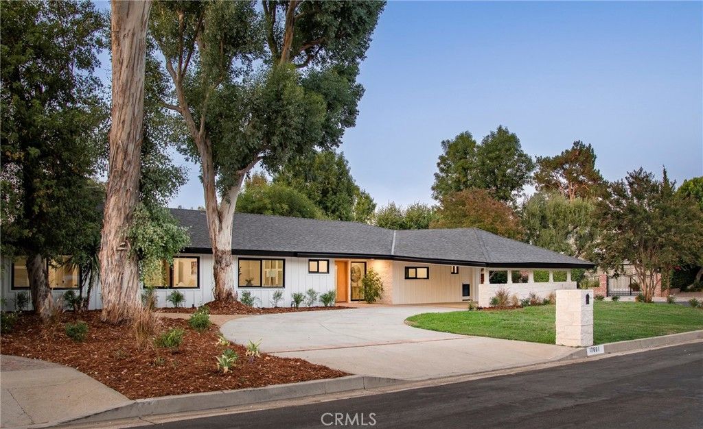 Photo of 17601 McCormick Street, Encino, CA 91316 (MLS # SR25255773)