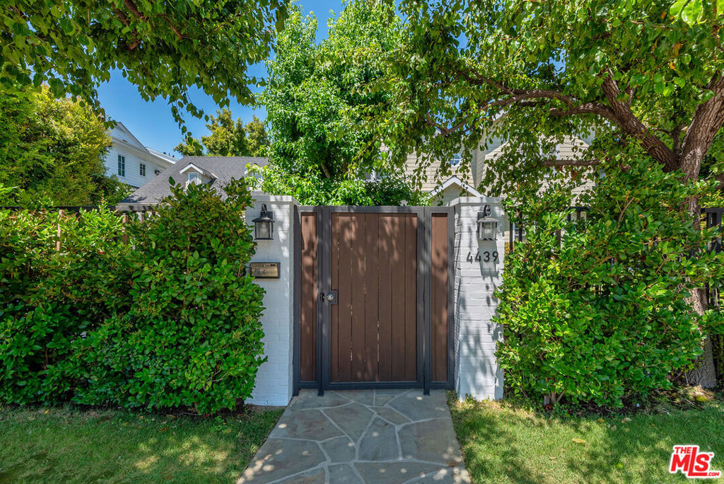 4439 Firmament Avenue