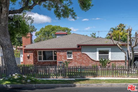 Photo of 325 W Elm Avenue, Burbank, CA 91506 (MLS # 26672319)