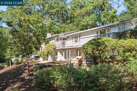 Photo of 3 Mountain View Pl Pl, Lafayette, CA 94549 (MLS # 41129143)