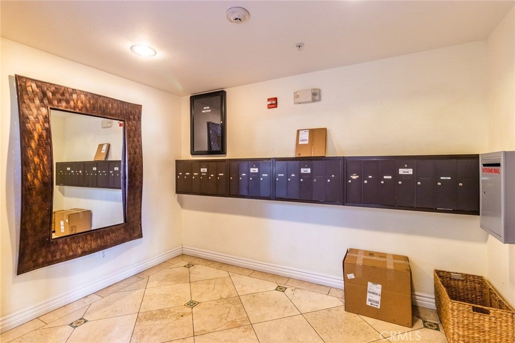 10862 Bloomfield 203