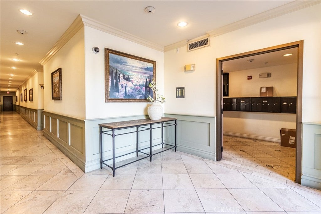10862 Bloomfield 203