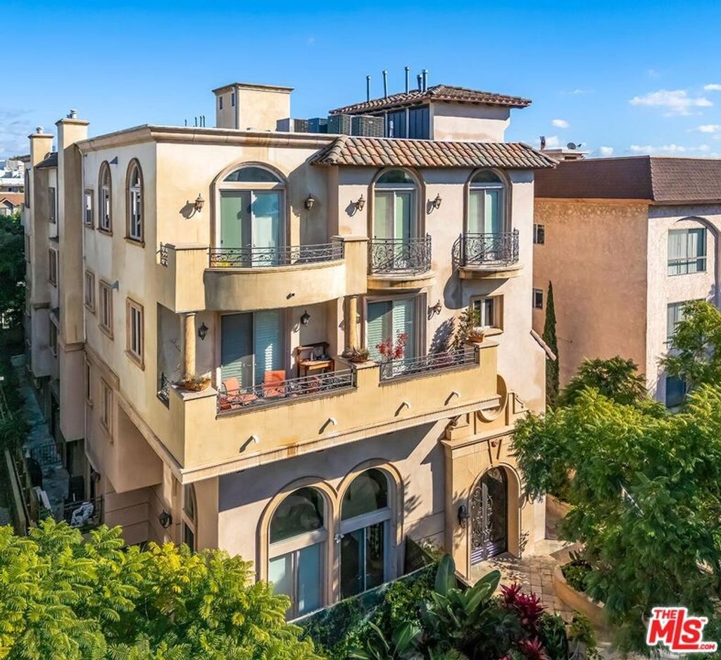 Photo of 1610 Camden Avenue #402, Los Angeles, CA 90025 (MLS # 25628973)