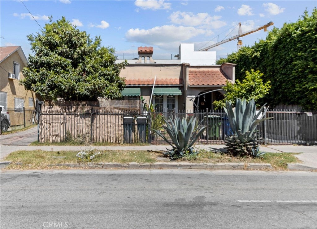 1154 N Wilton PL, Los Angeles CA 90038