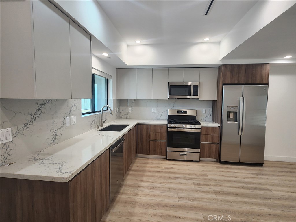 Brand New Construction near Valley College.
This 3 bedroom 2.5 bath large 1500 Sqft Unit has luxury vinyl flooring throughout, recessed lighting, stainless steel appliances and quartz countertops in kitchen.
High ceilings on all floors. Property has its own private rooftop deck for relaxation and outdoor space, perfect for entertaining spot. Washer and Dryer included. 2-car Carport parking spaces.
Small pet is ok.
One year lease
Water & Trash are included.
Conveniently located to freeways, shopping, restaurants.