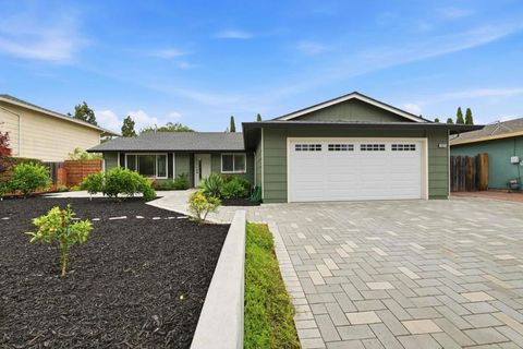 Photo of 5823 Sunrose Avenue, Newark, CA 94560 (MLS # ML82046186)