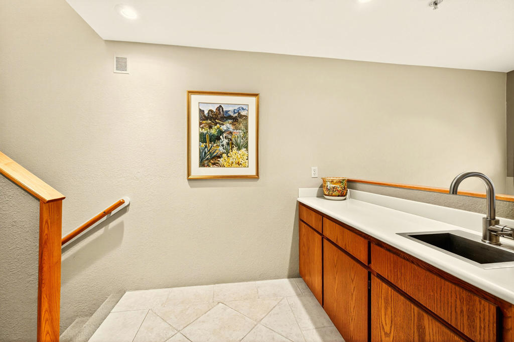 415 Village Square W