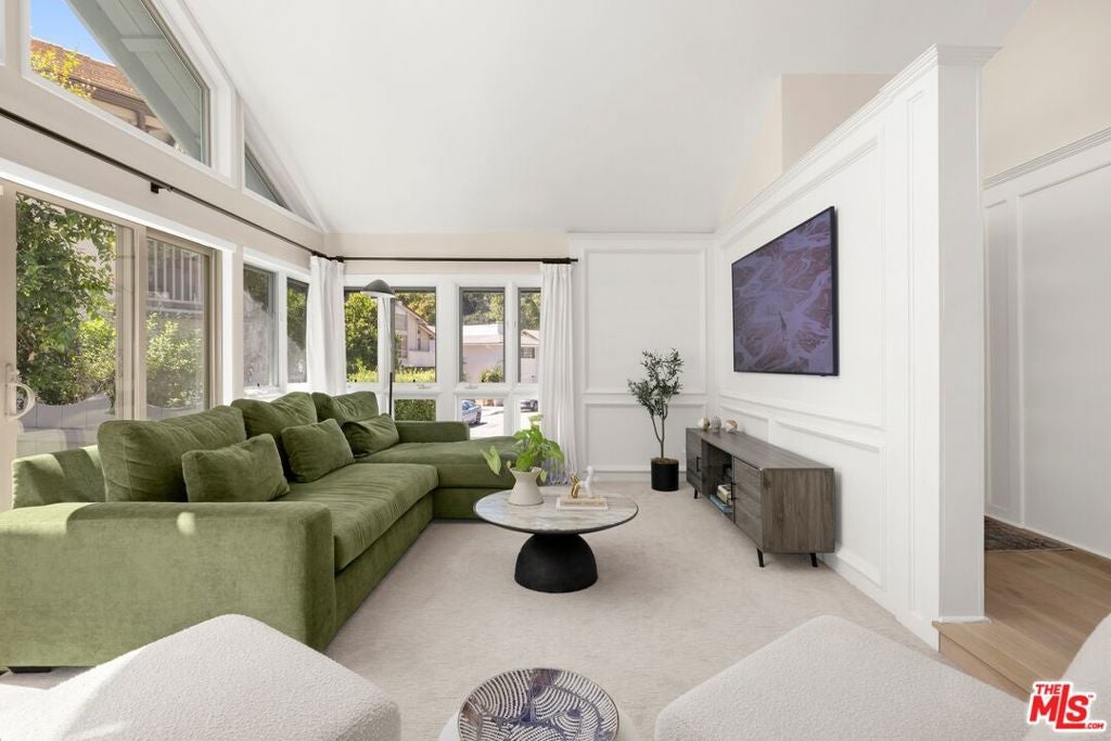 2760 Woodwardia Drive, Los Angeles CA 90077