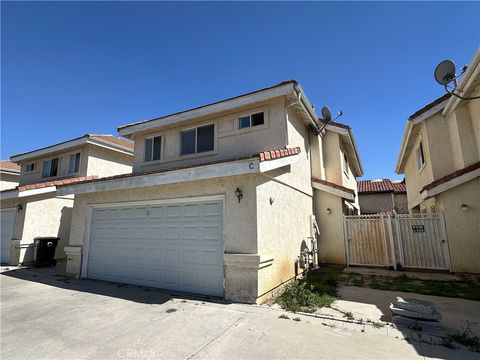 Photo of 21041 Gault St #C, Canoga Park, CA 91303 (MLS # TR26052232)