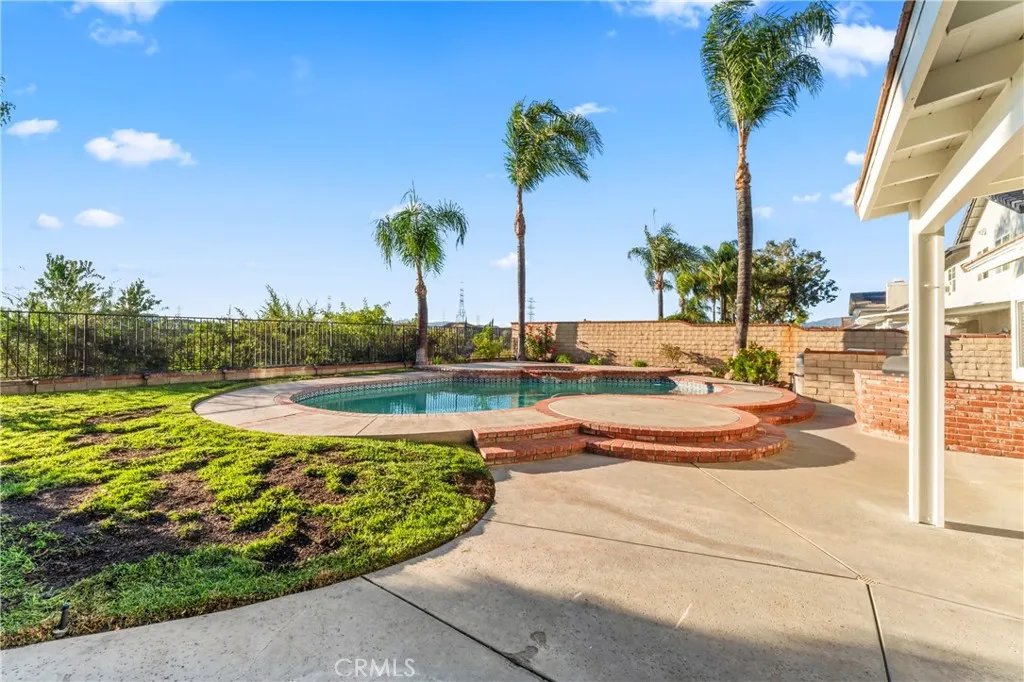 Saugus, California 91390, United States, 4 Bedrooms Bedrooms, ,3 BathroomsBathrooms,Residential,Active,233324