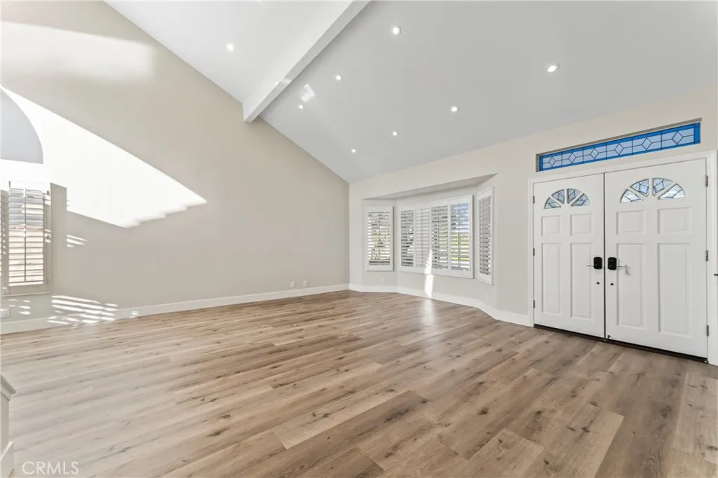 Saugus, California 91390, United States, 4 Bedrooms Bedrooms, ,3 BathroomsBathrooms,Residential,Active,233324