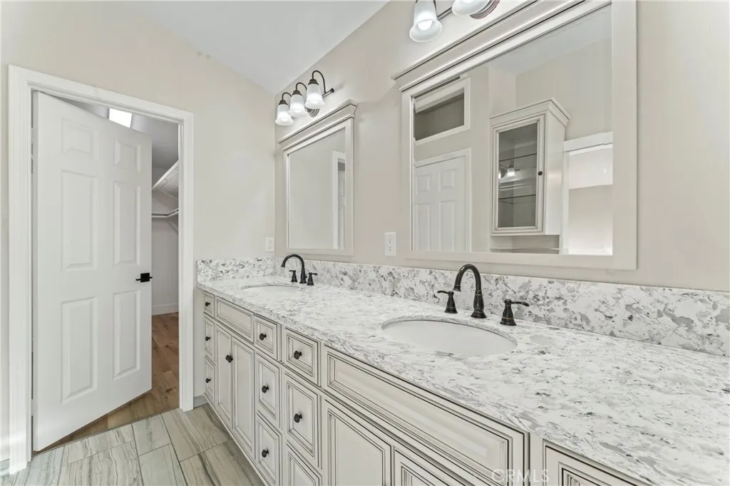 Saugus, California 91390, United States, 4 Bedrooms Bedrooms, ,3 BathroomsBathrooms,Residential,Active,233324