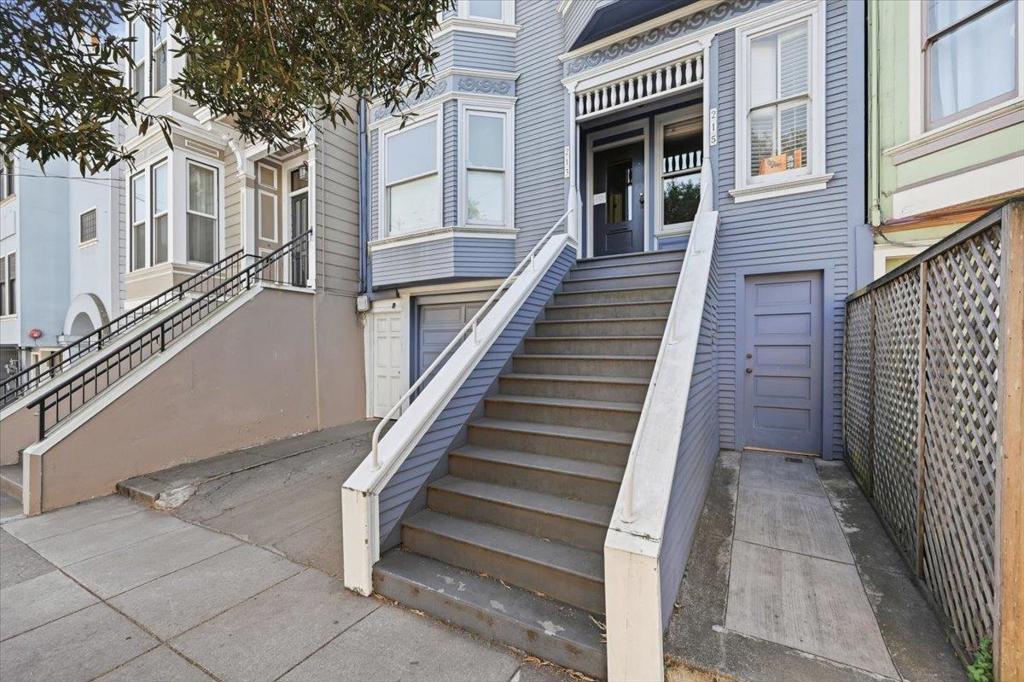 213 Carl Street