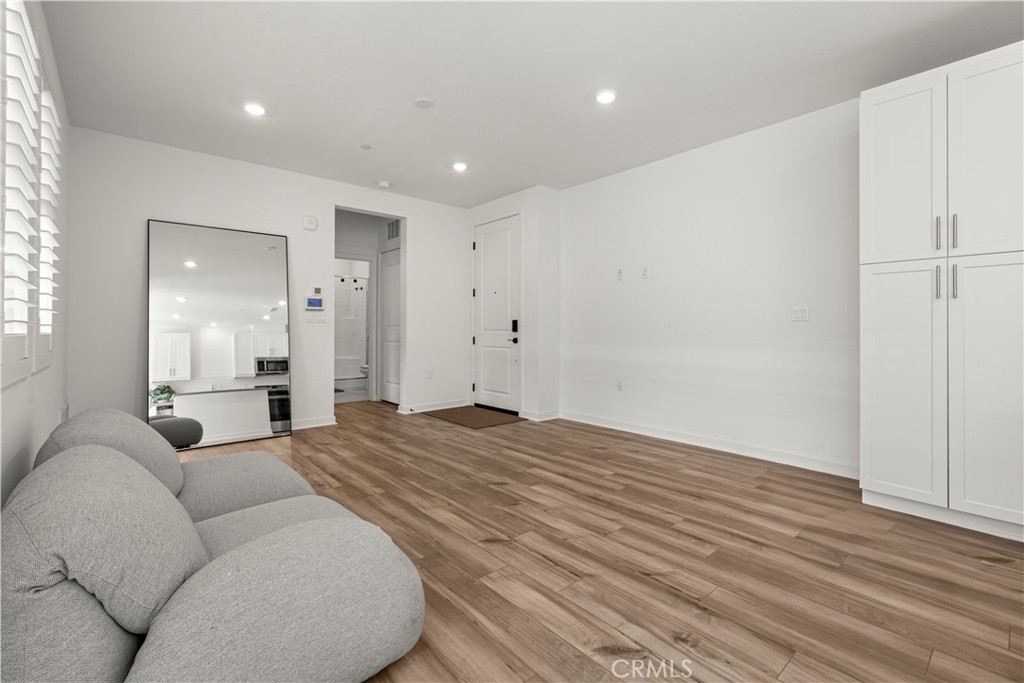 6123 Valentina Way 303