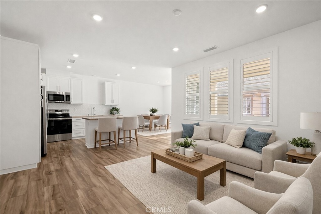 6123 Valentina Way 303