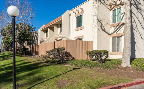 Photo of 211 W Channel Islands Blvd, Port Hueneme, CA 93041 (MLS # DW26036597)