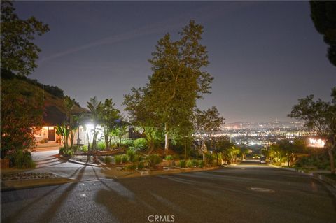 Photo of 924 Irving Drive, Burbank, CA 91504 (MLS # SR26071934)