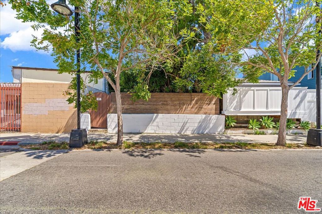 810 Navy Street, Santa Monica CA 90405