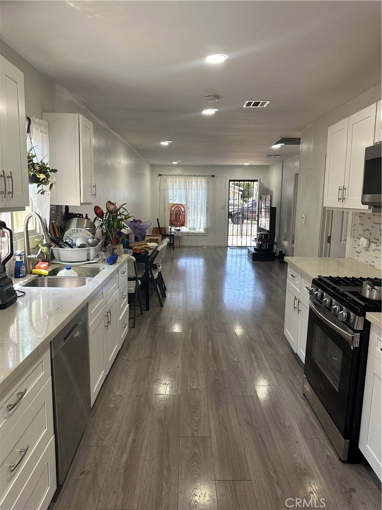 1537 W 60th