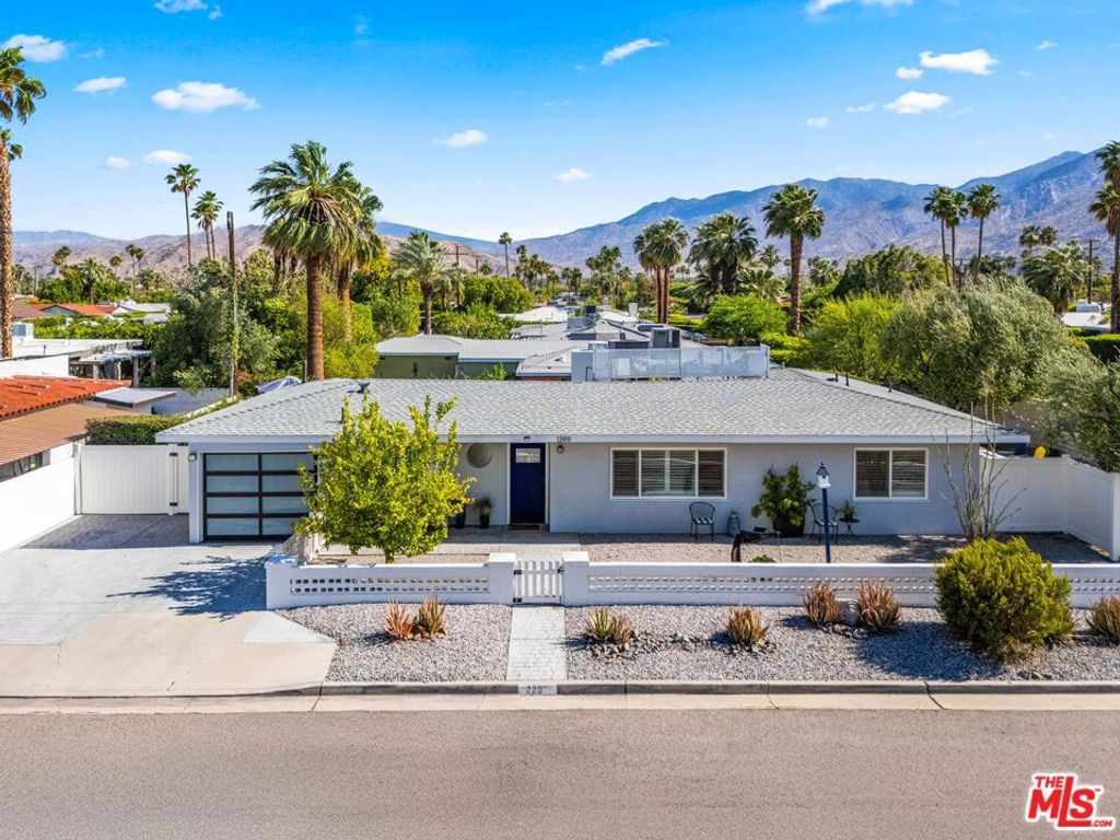 Photo of 1399 Tamarisk Road, Palm Springs, CA 92262 (MLS # 25624249)