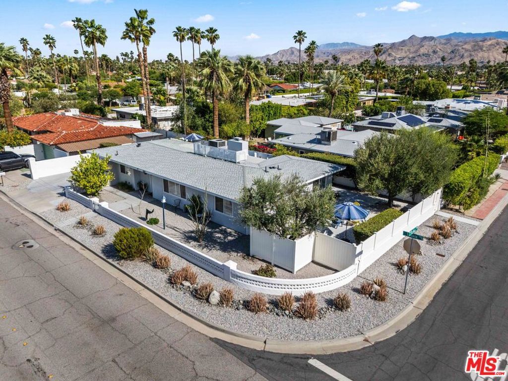 Photo of 1399 Tamarisk Road, Palm Springs, CA 92262 (MLS # 25624249)