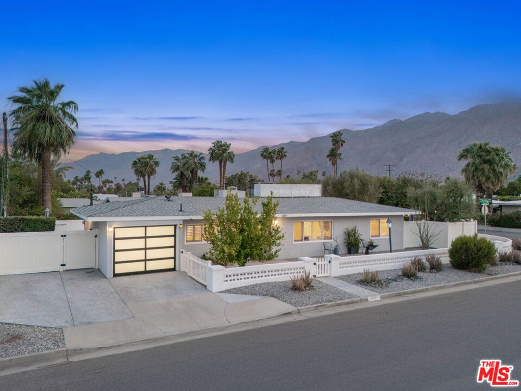 Photo of 1399 Tamarisk Road, Palm Springs, CA 92262 (MLS # 25624249)