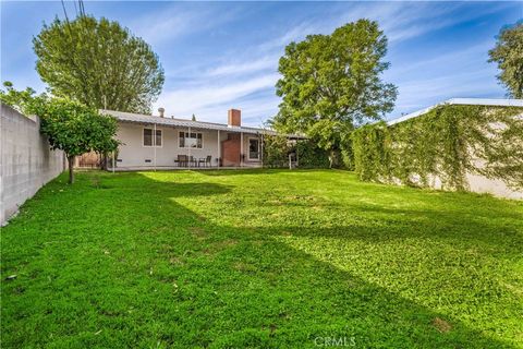 Tiny photo for 6922 Woodlake Avenue, West Hills, CA 91307 (MLS # SR26018834)