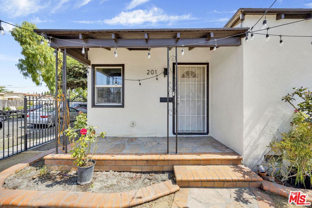 Discover Your New Home in Los Angeles! Step into this meticulously updated 2-bedroom, 1-bathroom property and instantly feel at home. Every detail has been thoughtfully considered to offer a fantastic living experience, blending modern conveniences with comfortable charm. One of the standout features of this delightful home is the amazing, private front yard space. Imagine sipping your morning coffee amidst lush greenery, hosting intimate gatherings with friends, or simply unwinding in your own serene oasis. This outdoor haven is perfect for both relaxation and entertaining, providing a coveted escape in the bustling city. Inside, you'll discover an updated kitchen that's a true culinary delight. It comes complete with a dishwasher, making meal prep and cleanup a breeze. For added convenience, this home also boasts in-unit laundry, saving you time and trips to the laundromat. This charming property is more than just a house; it's a place where comfort meets convenience, and where you can truly make lasting memories. We hope you'll love living here!
