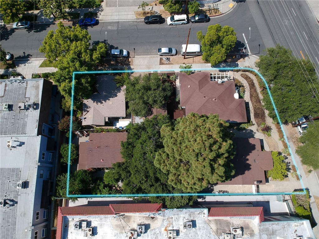 241 243 N Verdugo