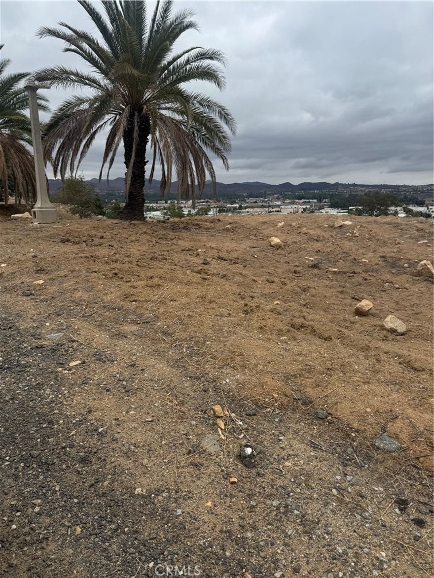 Prime hillside location with stunning lake and mountain views.  Residential zone with minimum of 1,200 residence and 20 foot front and back setbacks.  Approximate lot dimensions... 35 feet wide, 90 feet deep.  Buyer to verify along with location of utilities near street.