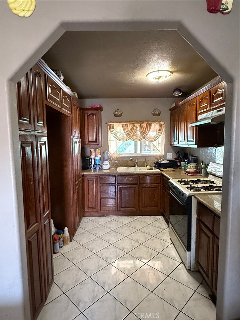 Charming 4-Bedroom, 2-Bath Manufactured Home with Tons of Potential in Beautiful Corona La Linda Mobile Home Park
Welcome to your next opportunity in one of Corona’s most sought-after manufactured home communities! This spacious 4-bedroom, 2-bath home offers endless possibilities for the right buyer with a vision. Whether you're looking to add your personal touch or create the perfect family retreat, this home is full of promise.
Located in a well-maintained park with resort-style amenities, residents enjoy access to a sparkling pool, clubhouse, playgrounds, and more. The neighborhood is peaceful, beautifully landscaped, and perfect for those seeking a balance of comfort and convenience.
Inside, the home features an open layout with generous living space, a functional kitchen, and ample storage. With a little TLC and some updates, this home can truly shine. Conveniently located in Corona, you're just minutes from shopping centers, schools, restaurants, and freeway access—making commutes and errands a breeze.
Don't miss out on this affordable opportunity to own in a fantastic community. With the right finishing touches, this could be your dream home!