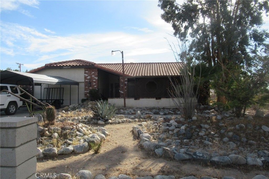 Photo of 16035 Venango Rd, Apple Valley, CA 92307 (MLS # HD25254940)