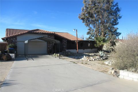Photo of 16035 Venango Rd, Apple Valley, CA 92307 (MLS # HD25254940)