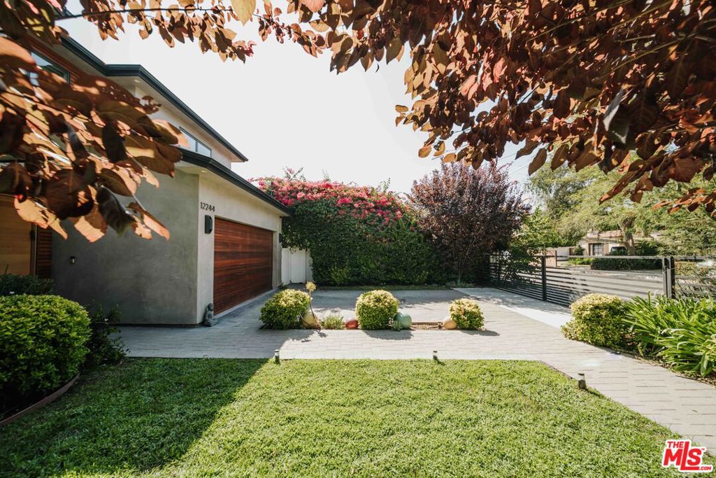 Properties 1 12244 Emelita Street