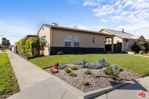 2400 W 74th Street, Los Angeles, CA 90043 - MLS#: 26634617